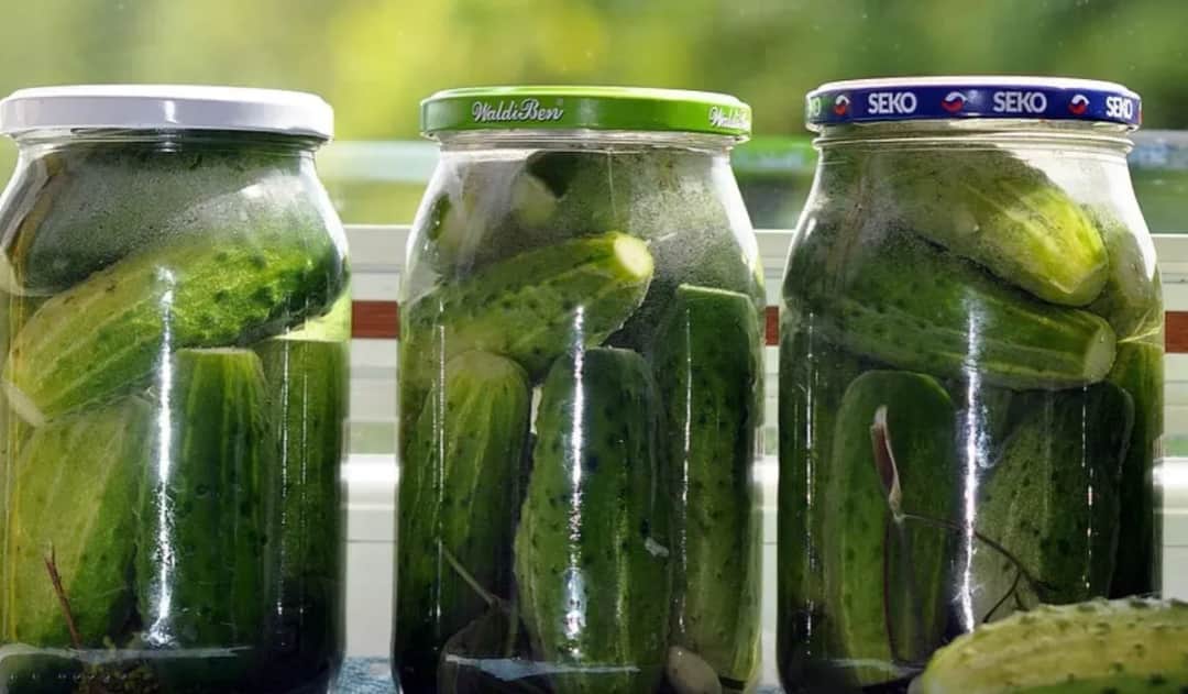 Jaka wodą do ogórków kiszonych, aby uzyskać idealny smak i fermentację?