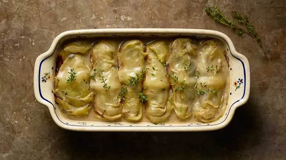 Gdzie kupić kiszone liście kapusty na gołąbki? Sprawdź najlepsze miejsca