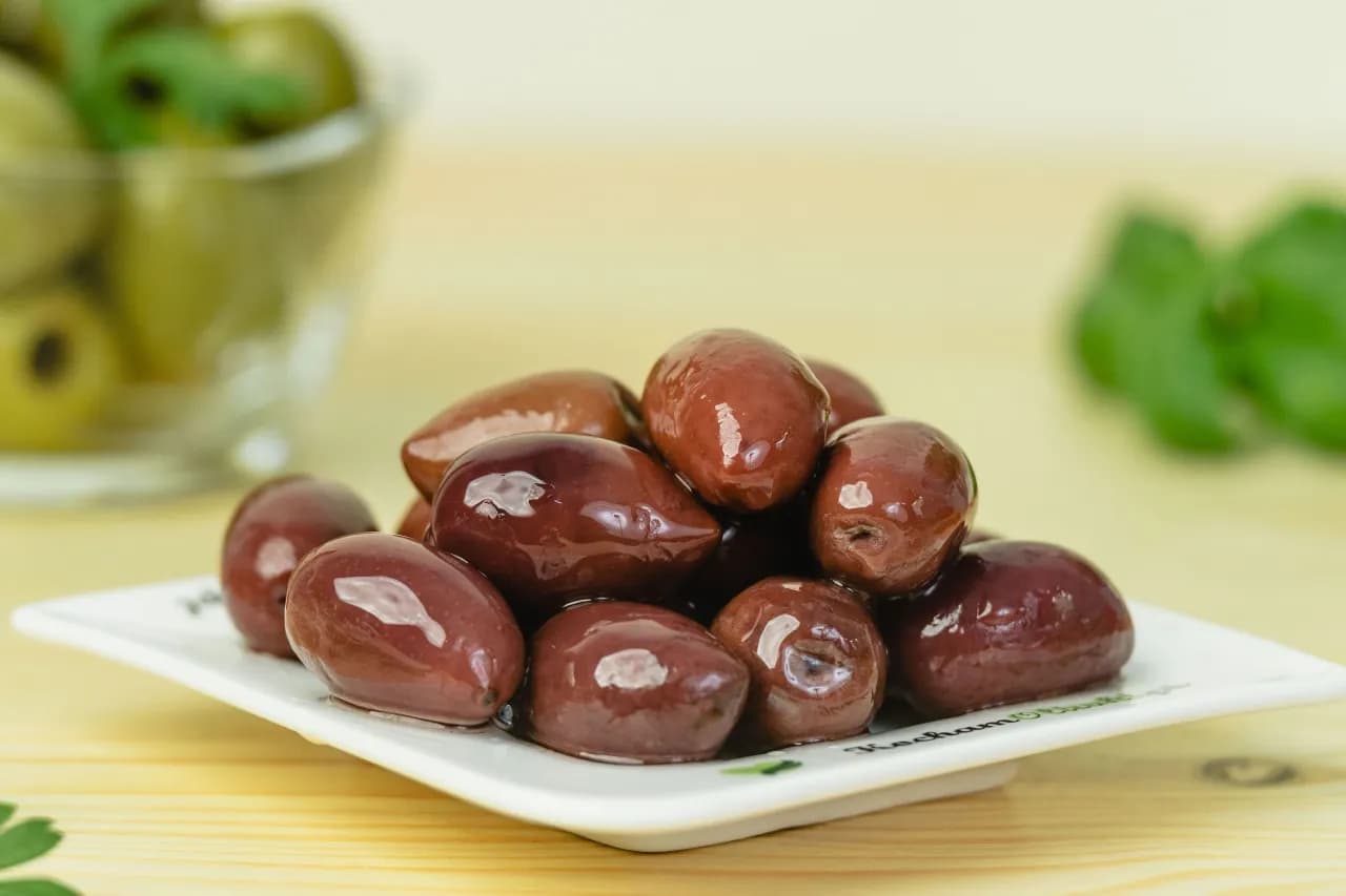 Oliwa Lakonia czy Kalamata - Która oliwa z oliwek jest lepsza?