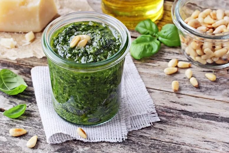 Zielone pesto do czego? Odkryj przepisy i zastosowania w kuchni