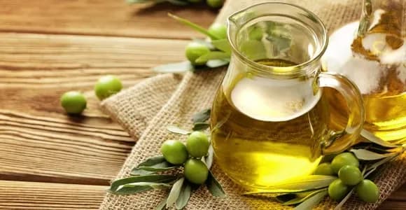 Czy można pić oliwę z oliwek? Odkryj zdrowotne korzyści picia