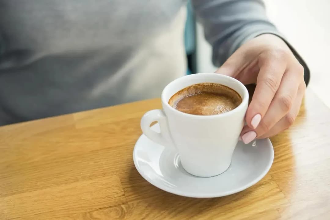 Czy kawa z mlekiem roślinnym jest zdrowa? Odkryj prawdę o korzyściach